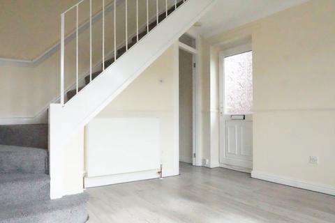 2 bedroom semi-detached house to rent, 7 Birch Close, Maplewood Avenue, HU5 5YR