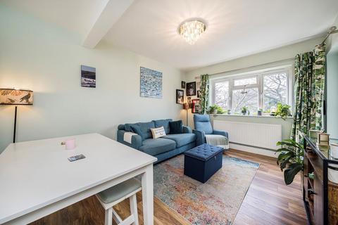 Deepdene Gardens, London SW2