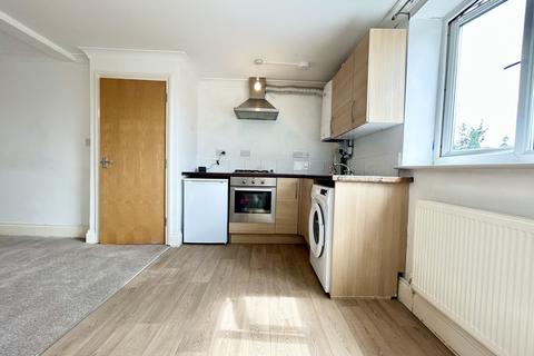 2 bedroom maisonette to rent, A Queen Ann Road, Bristol, BS5