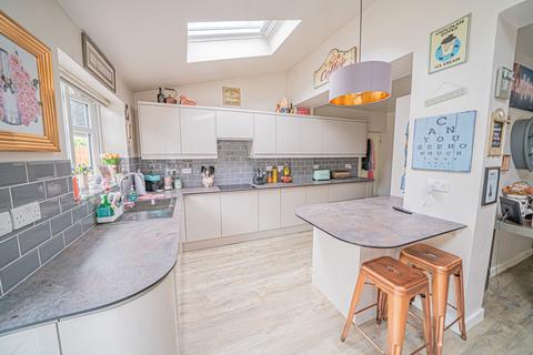 4 bedroom semi-detached house for sale, Henley Crescent, Solihull, B91