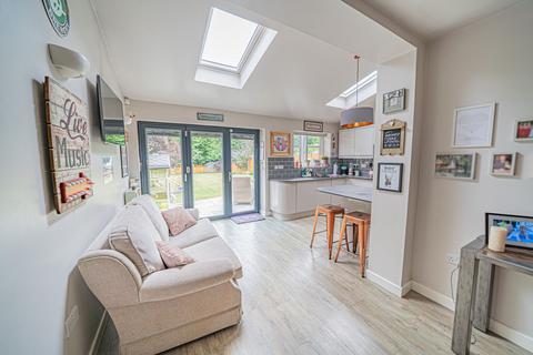 4 bedroom semi-detached house for sale, Henley Crescent, Solihull, B91
