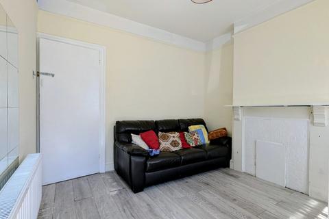 2 bedroom terraced house to rent, Beech Road, Luton LU1