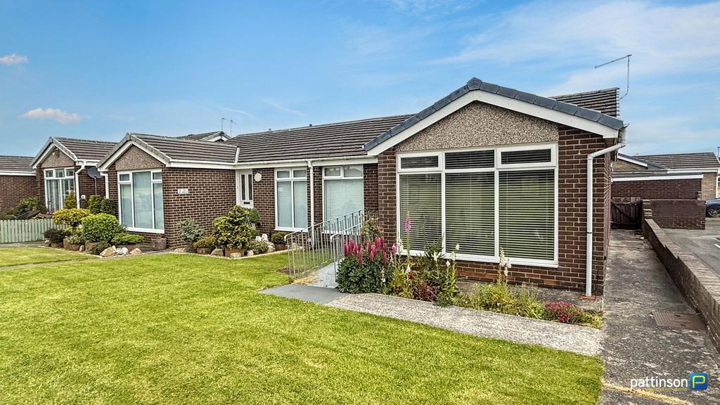 Bungalow exterior, garden