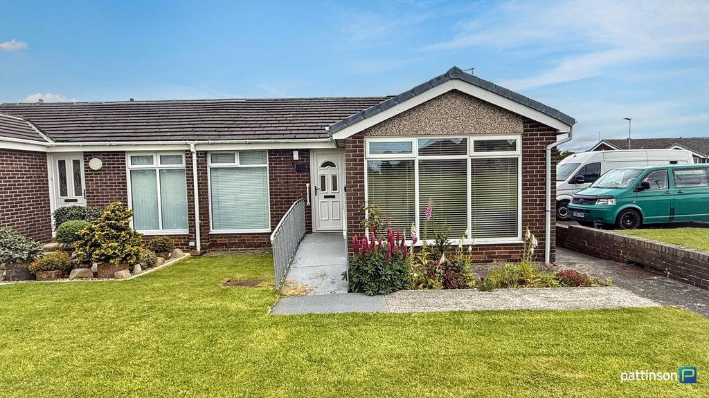 Detached house exterior, garden