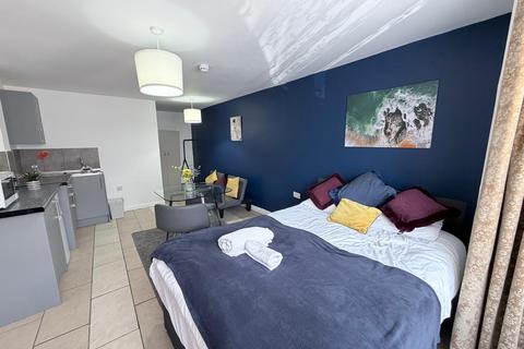 1 bedroom in a house share to rent, Stratford Road, Southall, UB2
