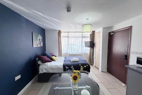 1 bedroom in a house share to rent, Stratford Road, Southall, UB2