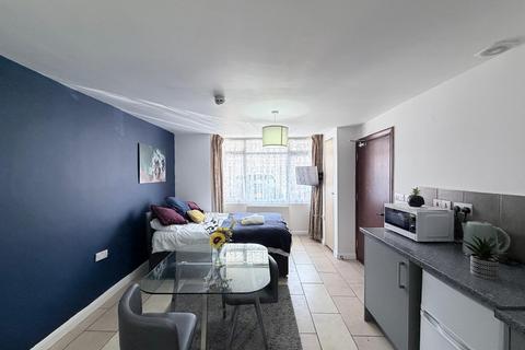 1 bedroom in a house share to rent, Stratford Road, Southall, UB2
