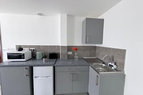 1 bedroom in a house share to rent, Stratford Road, Southall, UB2