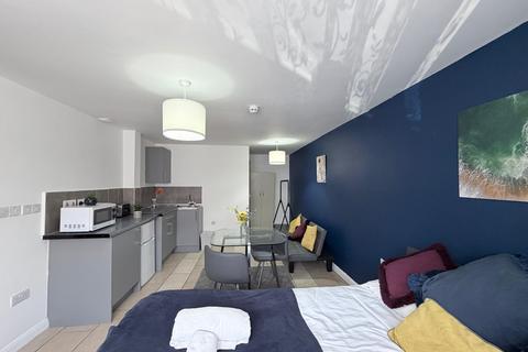 1 bedroom in a house share to rent, Stratford Road, Southall, UB2