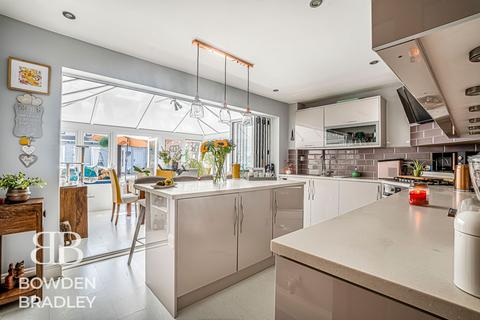 4 bedroom semi-detached house for sale, Andrew Close, Hainault, IG6