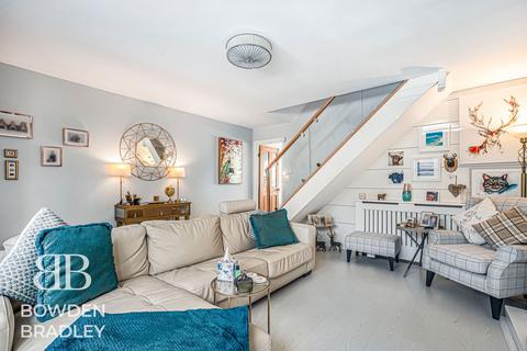 4 bedroom semi-detached house for sale, Andrew Close, Hainault, IG6