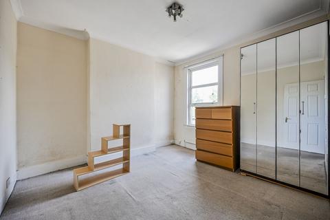 2 bedroom flat for sale, Stainforth Road, Walthamstow, E17