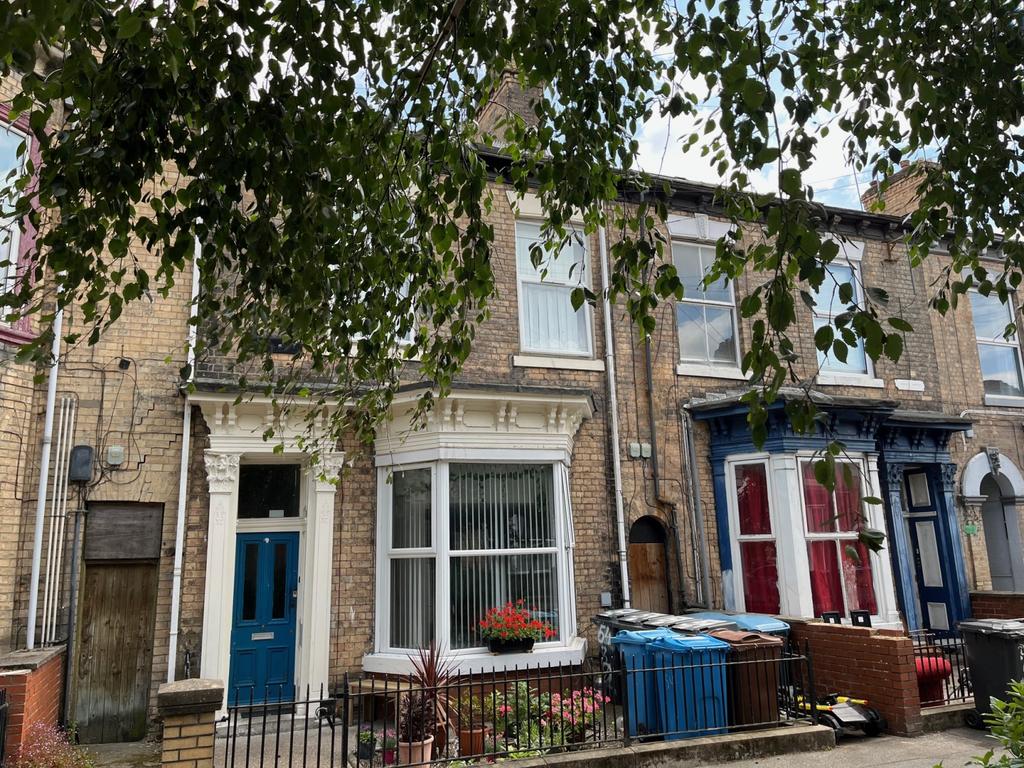 3 self contained flats on a single freehold