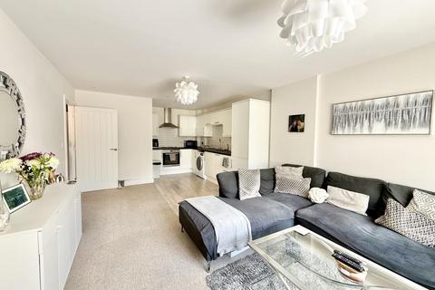 2 bedroom apartment for sale, Lakewood Road, Christchurch BH23