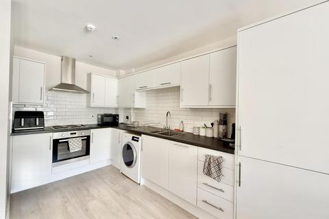 2 bedroom apartment for sale, Lakewood Road, Christchurch BH23