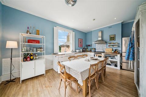 3 bedroom apartment to rent, Nightingale Lane, SW12