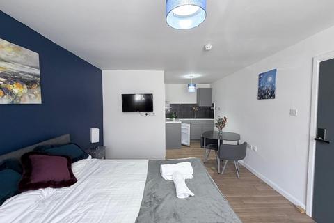 1 bedroom in a house share to rent, Stratford Road, Southall, UB2