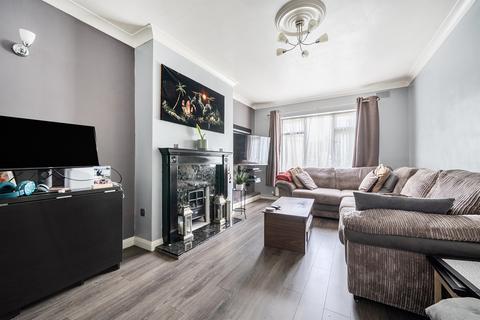 2 bedroom maisonette for sale, Lyndhurst Gardens, Enfield