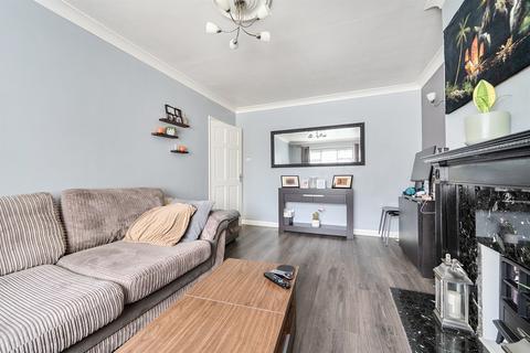 2 bedroom maisonette for sale, Lyndhurst Gardens, Enfield
