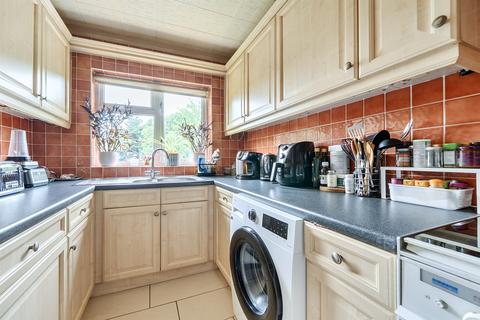 2 bedroom maisonette for sale, Lyndhurst Gardens, Enfield