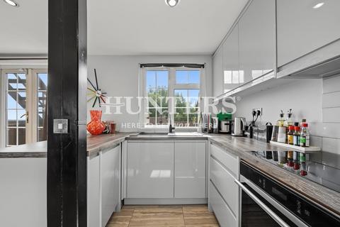 1 bedroom flat for sale, Finchley Road, London, NW3 7BL