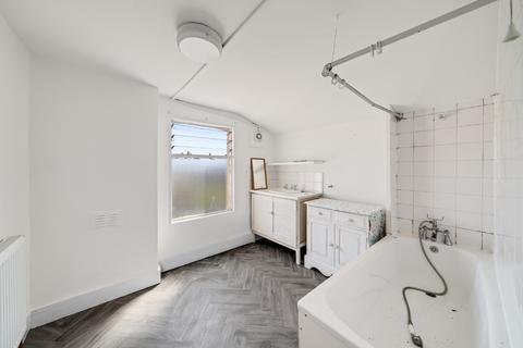 2 bedroom flat to rent, Footscray Road, London SE9