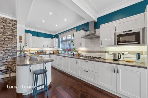 3 bedroom detached bungalow for sale, West Mead, EPSOM