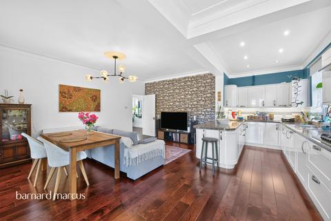 3 bedroom detached bungalow for sale, West Mead, EPSOM