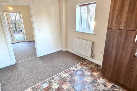 2 bedroom semi-detached house to rent, Moulton Crescent, New Balderton, Newark, Nottinghamshire, NG24