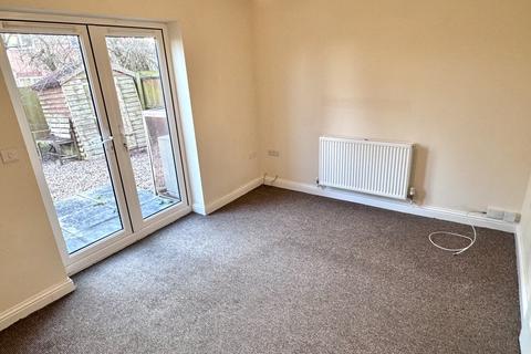 2 bedroom semi-detached house to rent, Moulton Crescent, New Balderton, Newark, Nottinghamshire, NG24