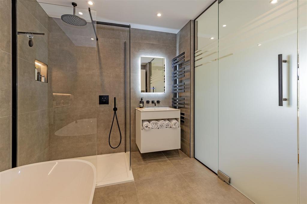Bedroom 1 En Suite