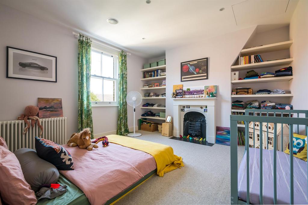 Bedroom, fireplace