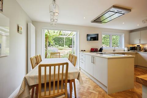 5 bedroom detached house for sale, Longhill Drive, Salisbury