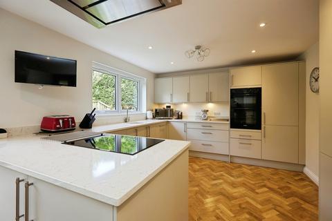 5 bedroom detached house for sale, Longhill Drive, Salisbury