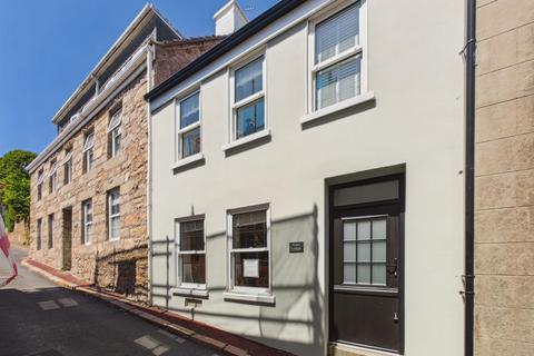 3 bedroom house for sale, 3 bedroom house 100 meters from St Aubins Harbour