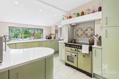 5 bedroom semi-detached house to rent, Dark Lane, Macclesfield SK11