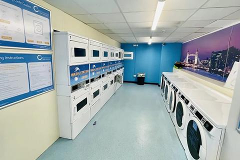 Studio to rent, Creek Road