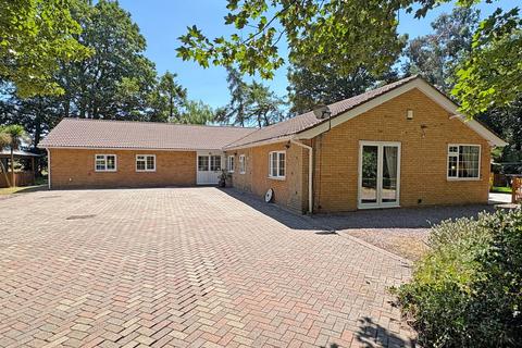 5 bedroom detached bungalow for sale, Woodlands, Wainfleet Road, Skegness, PE25 2JX