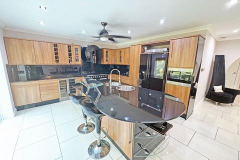 5 bedroom detached bungalow for sale, Woodlands, Wainfleet Road, Skegness, PE25 2JX
