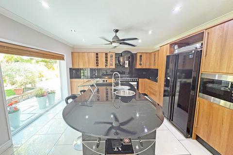 5 bedroom detached bungalow for sale, Woodlands, Wainfleet Road, Skegness, PE25 2JX