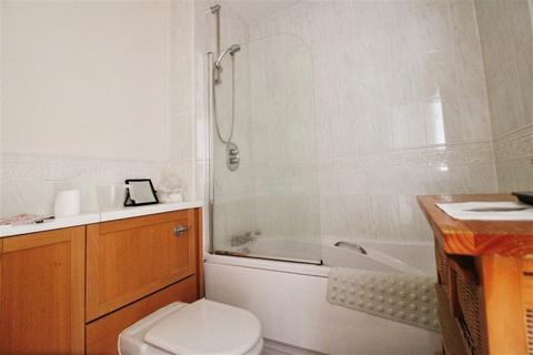 2 bedroom flat for sale, Queen Street, CARDIFF