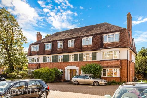 3 bedroom flat to rent, Hook Road, Surbiton
