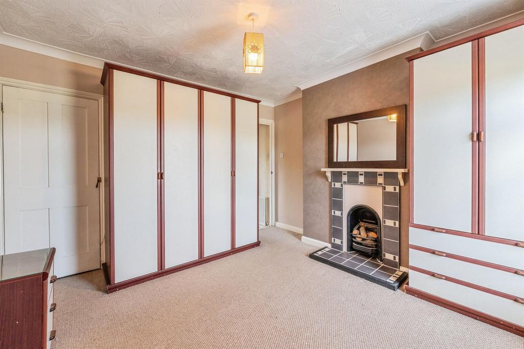 Bedroom, fireplace