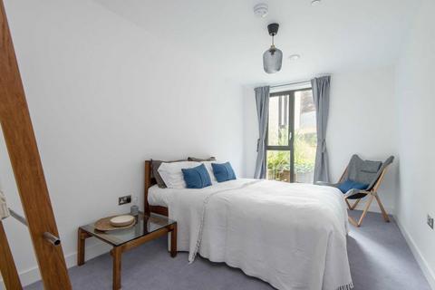3 bedroom flat to rent, Wild Flower Gardens, London E3