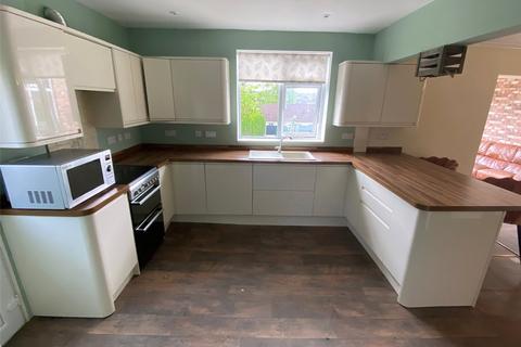 3 bedroom semi-detached house to rent, Queens Avenue, Macclesfield, Cheshire, SK10