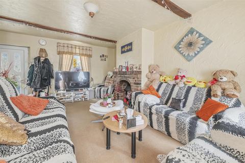 3 bedroom semi-detached house for sale, Dewsbury Road, Upper Edge, Elland