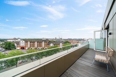 2 bedroom apartment to rent, Queenshurst Square, Hamond Court Queenshurst Square, KT2