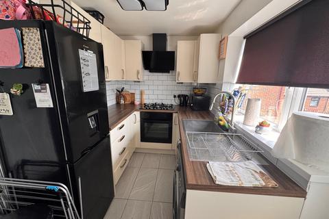 2 bedroom semi-detached house for sale, Shire Close, Bradford