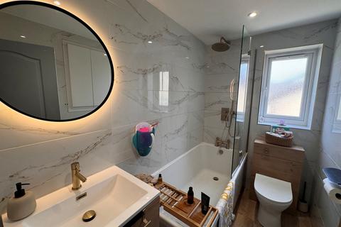 2 bedroom semi-detached house for sale, Shire Close, Bradford