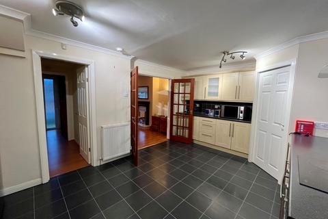 3 bedroom detached house to rent, Helmsdale Avenue, Glasgow, G72